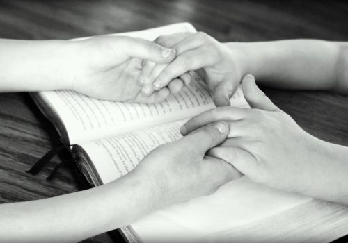godsgirl madi holding hands 752878 1280